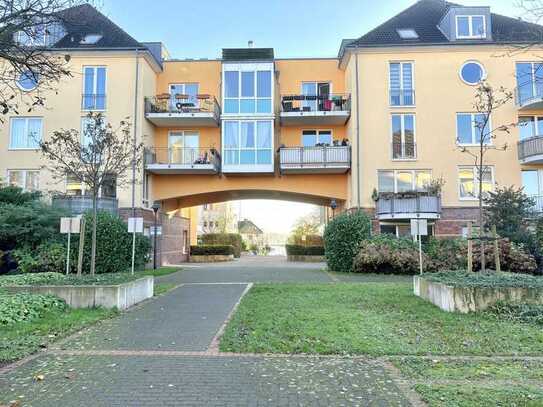 2-Zimmer-Wohnung mit Sonnenbalkon und TG-Stellplatz auf Erbbaugrundstück in Rheinlage