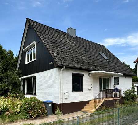 Familientraum im idyllischen Alsterdorf!
Sanierungsbedürftiges Einfamilienhaus mit Terrasse & Garte