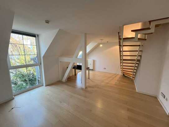 Exklusives Wohnen im Nordend-Lichtdurchflutete 3,5 Zimmer Dachgeschoss-Maisonette mit Balkon