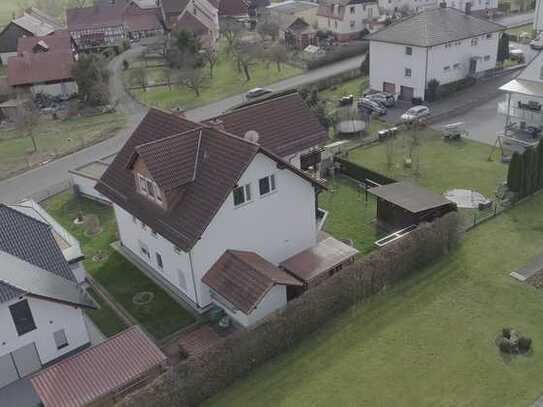 Charmante DG-Wohnung in 3-Familienhaus in Sorga mit Treppenlift