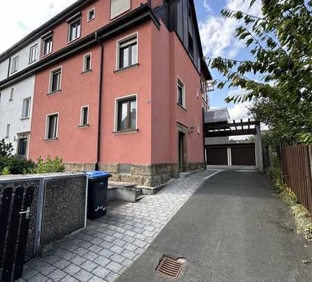 Doppelhaushälfte mit 3 Garagen, Wintergarten, Balkon und kleinem Garten! In guter Lage, Stadtteil Gl