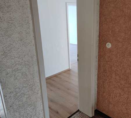 Schöne und vollständig renovierte 2-Zimmer-Wohnung in Oberhausen