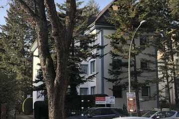 Frisch renovierte Wohnung mit guter Ausstattung und Garage im gepflegten Haus in Lichterfelde West