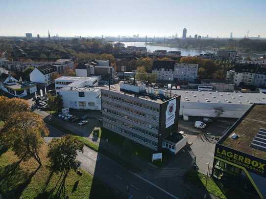 Bürohaus mit Entwicklungspotenzial in guter Sichtlage