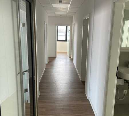 Modernisierte Büro-/Praxisfläche mit 3 Zimmern, Serverraum, Einbauküche & klimatisierten Räume
