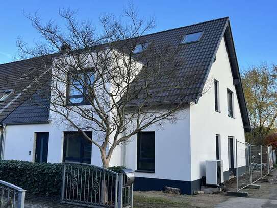 Erstbezug mit Balkon: Geschmackvolle 4-Raum-Maisonette-Wohnung mit geh. Innenausstattung in Krefeld