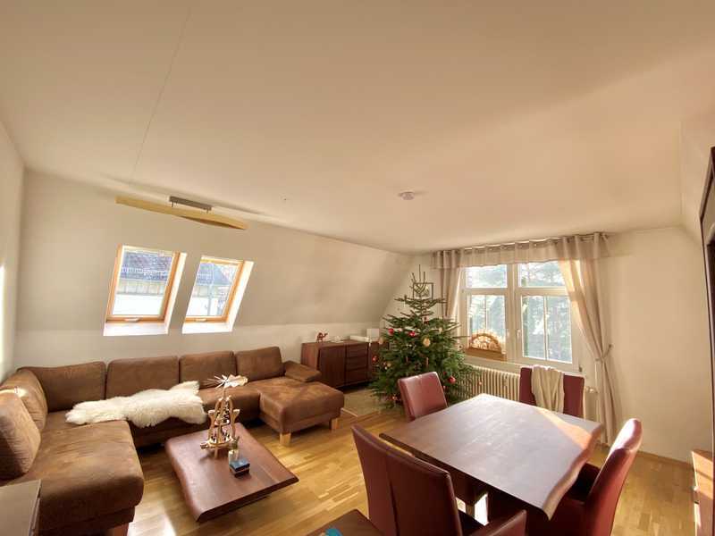 Gemütliche Dachgeschosswohnung mit Einbauküche in Dresden-Loschwitz