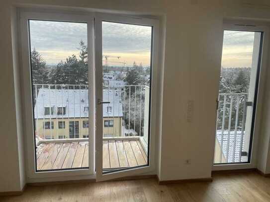 Erstbezug helle 3-Zimmer Wohnung mit Einbauküche in toller Lage mit Blick auf die Berge