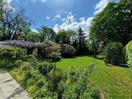 Einzigartiges Baujuwel mit herrschaftlichem Garten und Blick ins Grüne