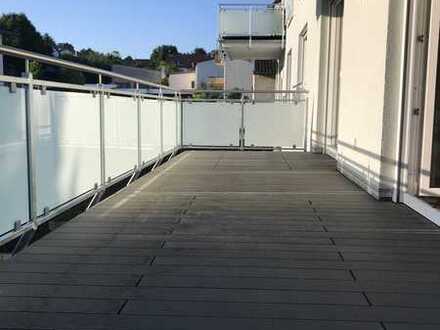 3 Zimmer Diele, Bad, großer Balkon, Barrierefrei wohnen im Kfw 55 Haus