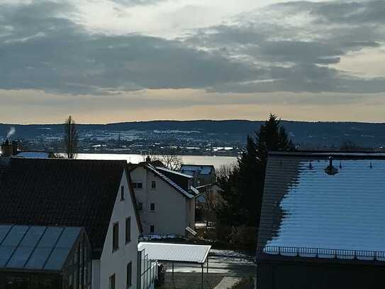 2,5-Zimmer-Wohnung mit See- und Bergsicht inkl. Keller und Garage.