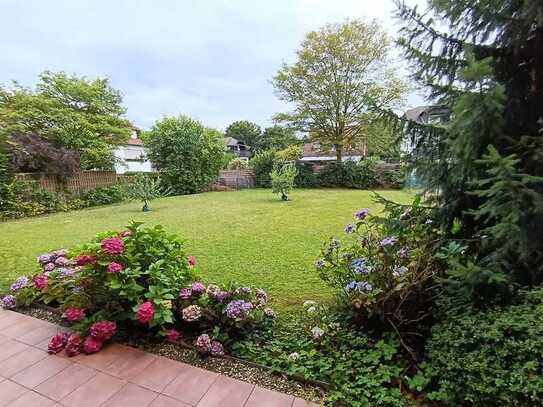 Großzügiges Wohnen in Köln-Rath mit Blick ins Grüne und Gartennutzung