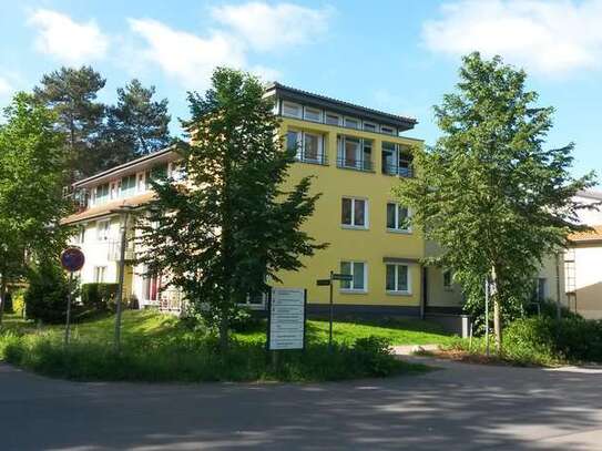 Gepflegte 2 Raum-Dachgeschosswohnung mit Balkon und Einbauküche in Bernau