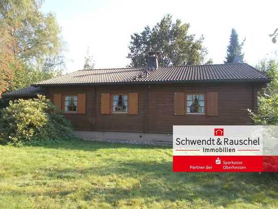 Traumblockhaus am Feldrand in Schotten-Eichelsachsen (Hirzbergsiedlung)