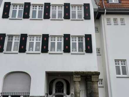 St. Tönis: Maisonette im Hochparterre in Jugendstil-Villa