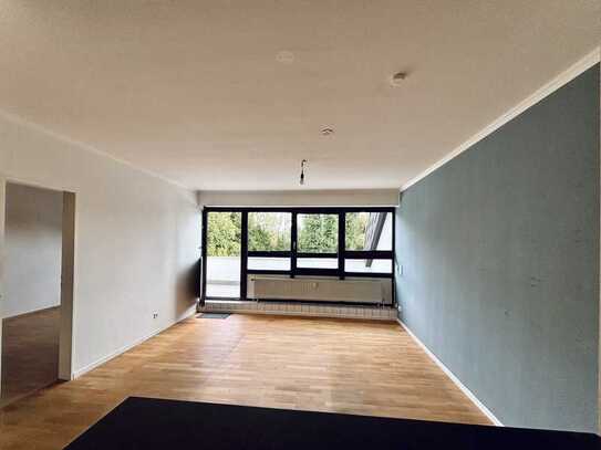 Attraktive 2,5-Zimmer-Dachgeschosswohnung mit Balkon und EBK in Essen