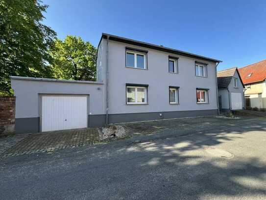 Friedvolles Einfamilienhaus inklusive Einbauküche, Doppelgarage, überdachter Terrasse im OT Löberitz