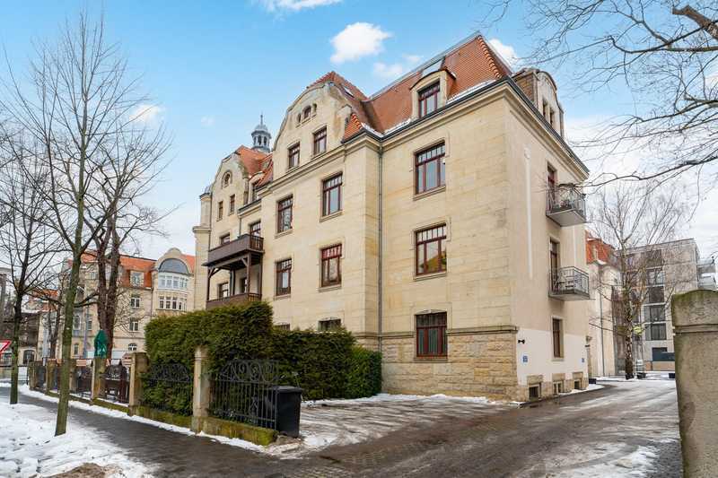 Charmante, helle 3-Raum-ETW im DG mit Lift im Haus in lebendiger Lage nahe der TU Dresden

!