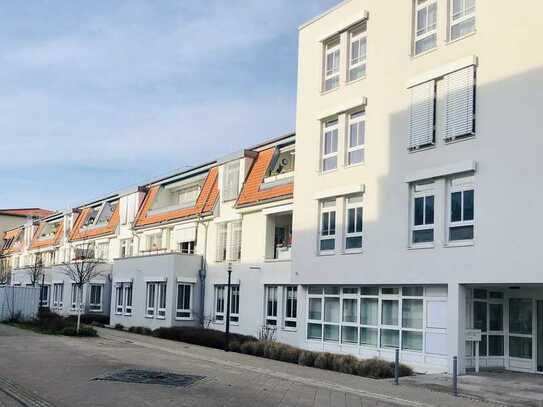 Zentrale und ruhig gelegene 2-Zimmer-Wohnung mit Loggia und EBK in Ludwigsburg