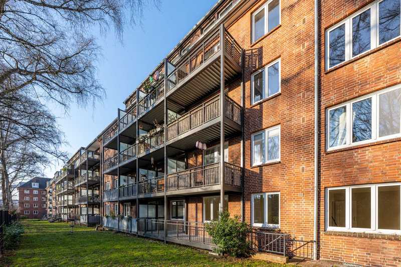 Sanierte 4,5 Zimmer Wohnung mit Balkon und eigenem Garten in Südlage / Courtagefrei vom Eigentümer