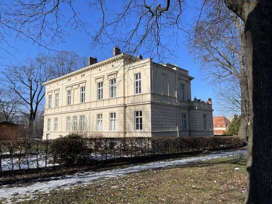 Wohnen mit Stil in einer Villa im Park