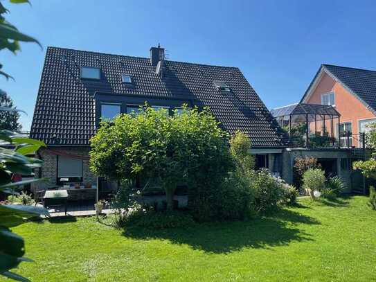 Vierfamilienhaus mit großem Garten in beliebter und ruhiger Wohnlage von Gerresheim!