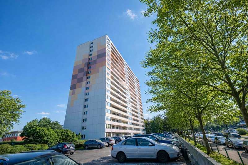 Großzügige 4-Zimmer-Wohnung mit spektakulärem Panoramablick in Nieder-Eschbach