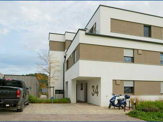 Schöne 3 Zimmer Wohnung im 1. OG mit Südbalkon