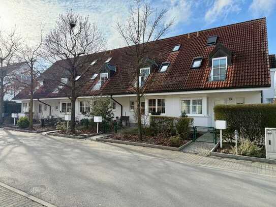 freies Reihenmittelhaus (WEG) mit kleinem Garten und 2 Pkw-Stellplätzen zu verkaufen!