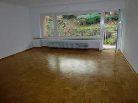 Großzügige Dreizimmerwohnung mit schöner Aussicht und reizvollem Gartenblick