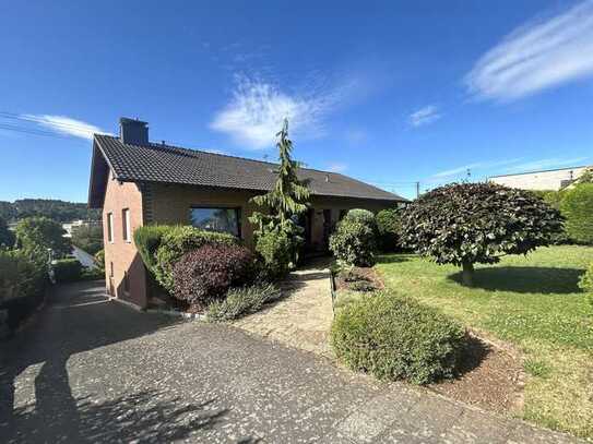 Einzigartiger Bungalow in ruhiger Lage mit wunderschönem Eifelblick!