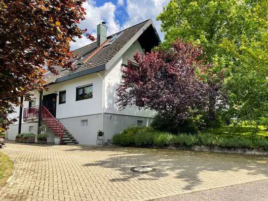 Schönes Einfamilienhaus mit Garten und zusätzlichem Grundstück