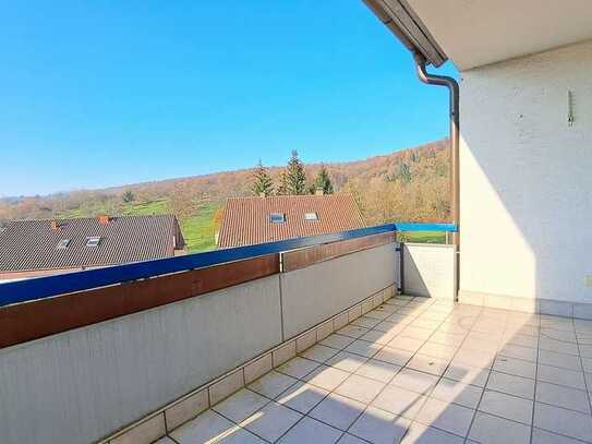 Helle 3,5 Zimmerwohnung mit West-Balkon und Blick über Altbach!