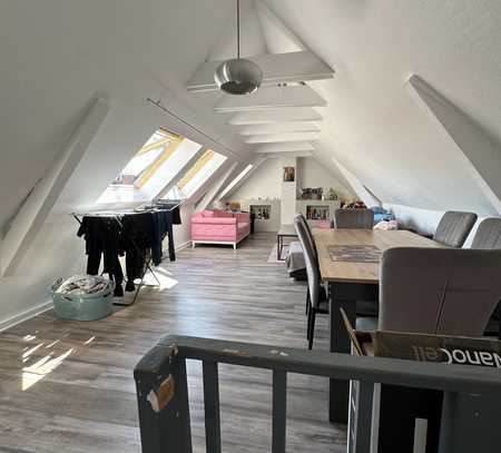 Gemütliche DG Wohnung in zentraler Lage!
