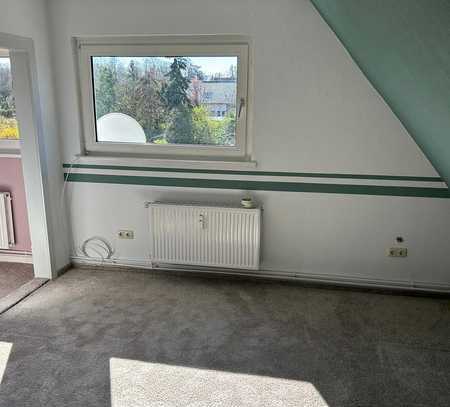 Schöne 3 Zimmer Dachgeschoss Wohnung