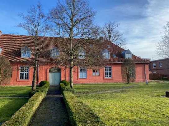 Helle 2-Zimmerwohnung im Schlossgebiet, EG, mit Stellplatz und Pavillion