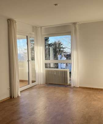 Stilvolle 2,5-Zimmer-Wohnung mit gehobener Innenausstattung mit Balkon und Einbauküche in Plochingen