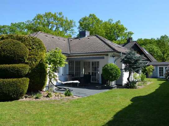 Exklusiv: Traumhafter Bungalow mit Nebengebäude in ruhiger und idyllischer Lage