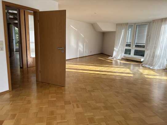 Freundliche 3-Zimmer-Wohnung mit gehobener Innenausstattung mit Balkon und EBK in Göppingen