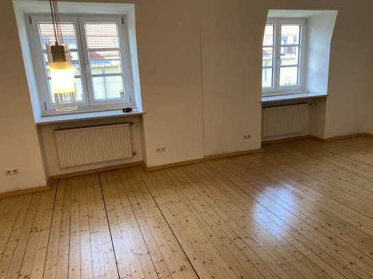 Ruhig gelegene, renovierte 3-Zimmer-Wohnung, 88m², im 4. OG, zwischen Einstein- und Prinzregentenstr