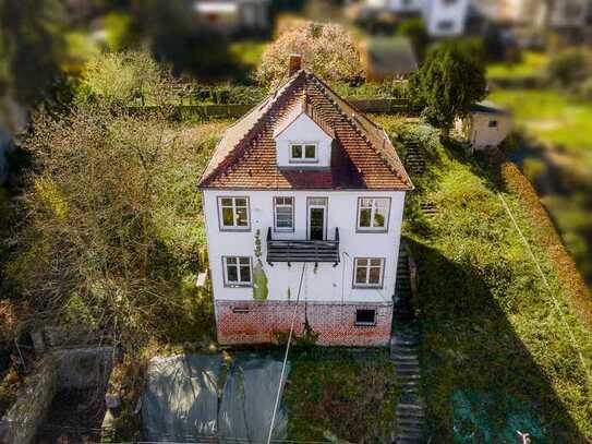 Charmantes Kleinod in Hanglage mit Blick über die Elbe sucht geschickten Bauherrn!