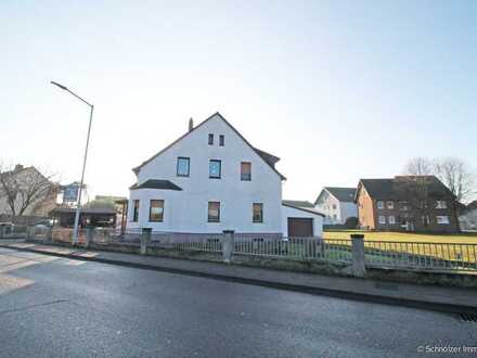 Großes Grundstück mit Zweifamilienhaus