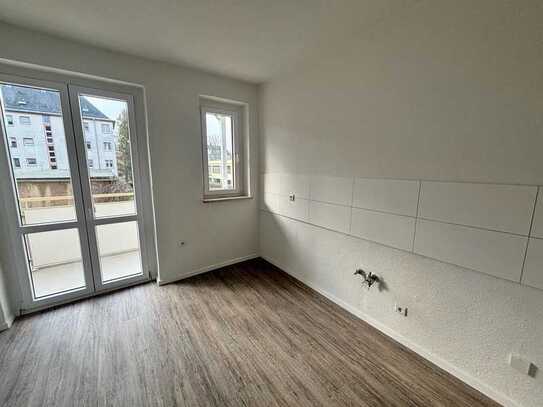 Komplett neu sanierte 3 Zimmerwohnung - mit modernisiertem Bad! 1 Kaltmiete geschenkt!