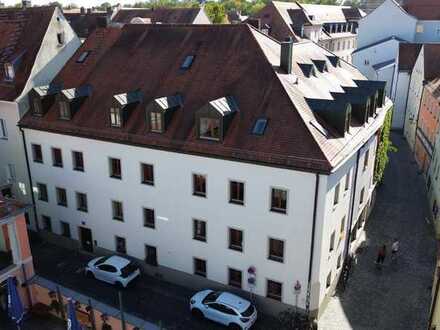 Inmitten der Regensburger Innenstadt: charmante 2-Zimmer Wohnung in kernsaniertem Altstadthaus