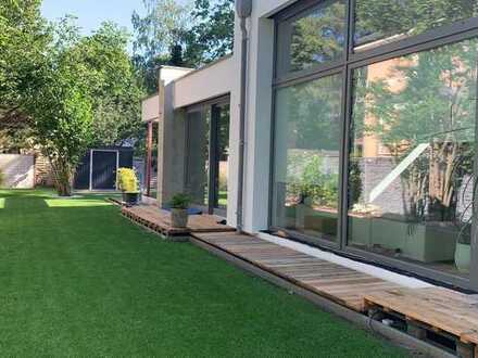 Schönes Einfamilienhaus möbliert mit Terrasse in Berlin (Villenviertel Wendenschloss)