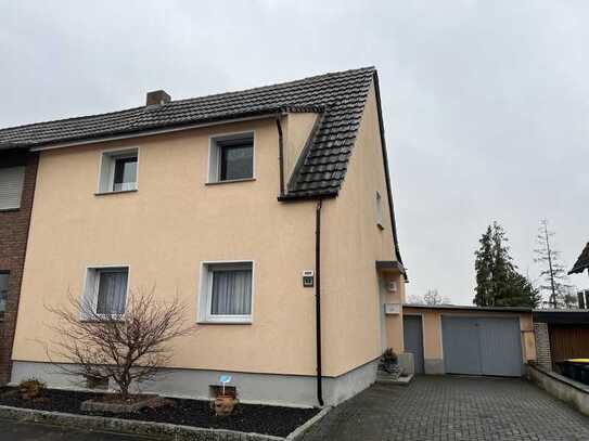 Gemütliche Doppelhaushälfte mit grüner Oase und Panoramablick in ruhiger Lage