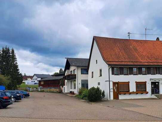 Vielseitiges, großes Anwesen mit Historie und großem, auch separat nutzbarem Grundstück + Halle