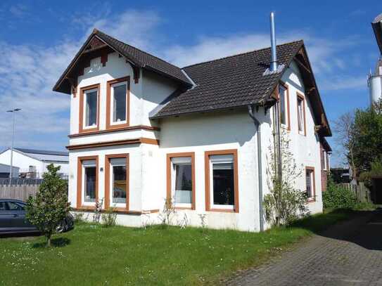 Individuelles Einfamilienhaus mit Carport in Marne