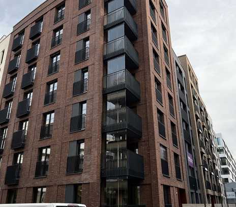 Zweitbezug nach Sanierung mit Einbauküche und Balkon: stilvolle 3-Zimmer-Wohnung in Frankfurt