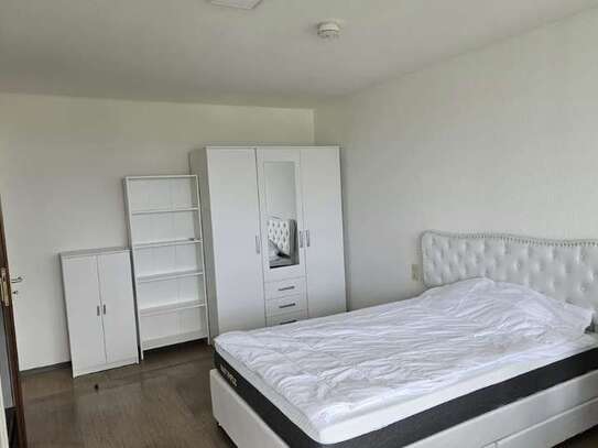 Ideal für Berufstätige in Eschborn: Komplett ausgestattete 4-Zimmer-Wohnung!